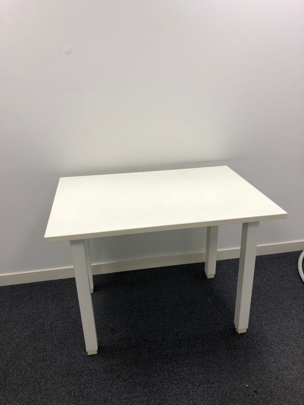 mesa-blanca-rectangular-segunda-mano-oficina
