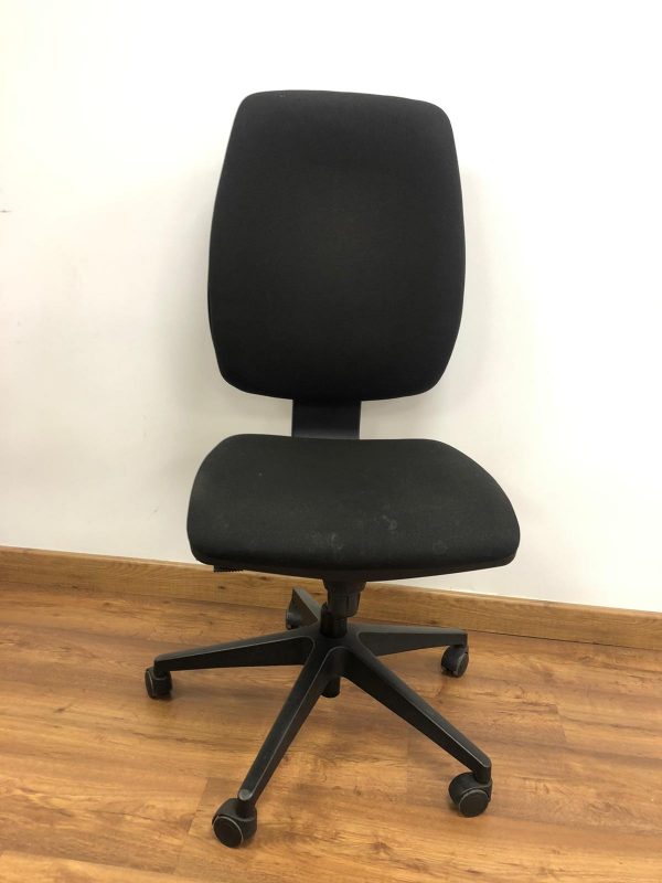 silla-oficina-regulable-negra-segunda-mano