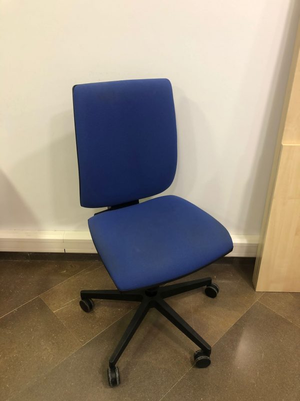 silla-regulable-oficina-azul-segunda-mano