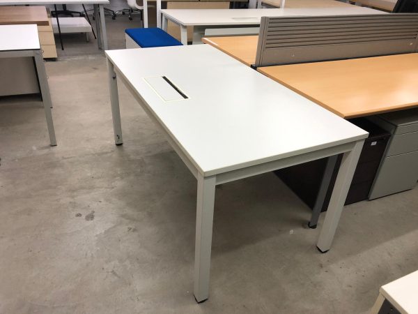mesa-rectangular-steelcase-blanco-segunda-mano-oficina-barcelona