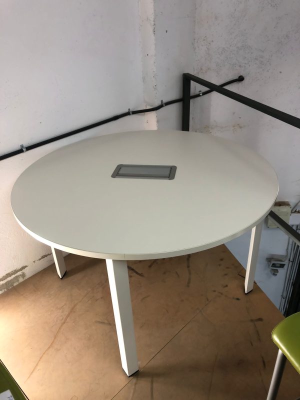 mesa-redonda-blanca-oficina-reuniones-segunda-mano