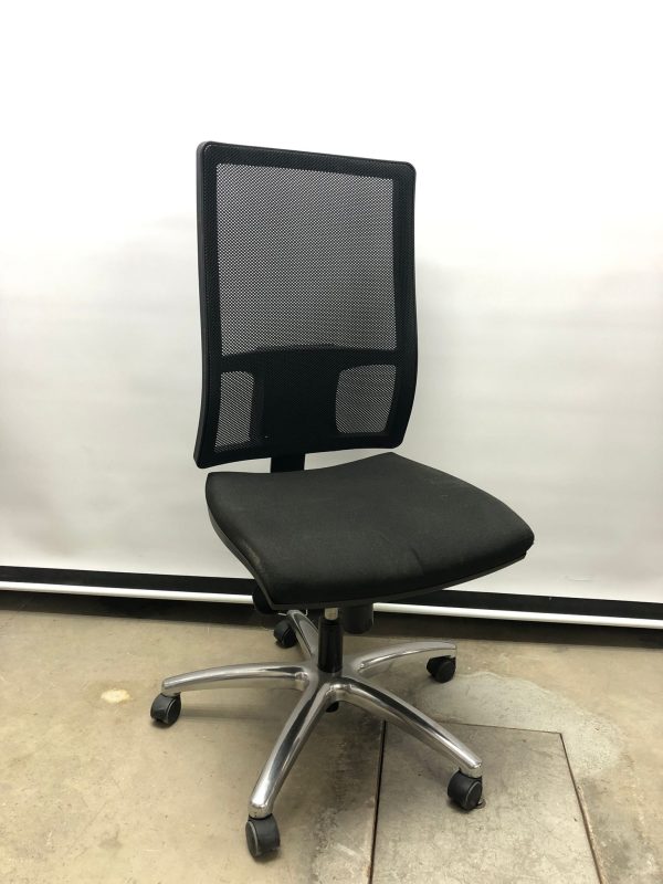 silla-oficina-negra-segunda-mano-delaoliva-regulable