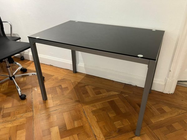 mesa-cristal-negro-oficina-segunda-mano-barcelona