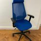 silla-azul-oficina-regulable-cabezal-segunda-mano-barcelona