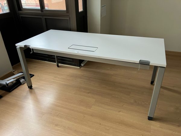 mesa-rectangular-oficina-steelcase-blanca-barcelona-segunda-mano