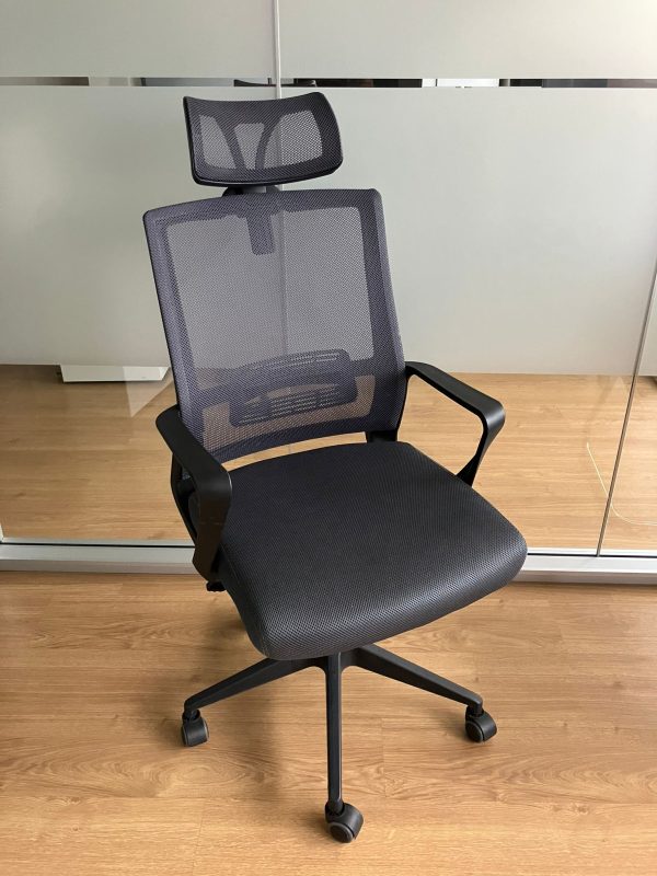 silla-regulable-oficina-cabezal-negra-segunda-mano-barcelona
